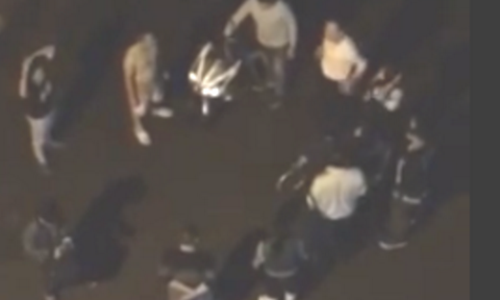 Niu keo tinh yeu bat thanh thanh nien quay sang danh ban gai