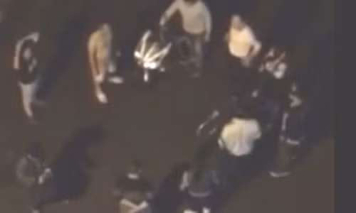 Niu keo tinh yeu bat thanh thanh nien quay sang danh ban gai