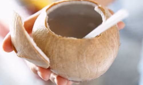 Dieu “than ky” se xay ra neu uong nuoc dua voi mat ong