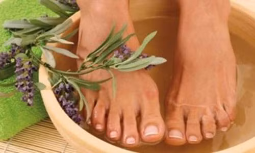 Tuyệt chiêu trị nứt gót chân hiệu quả Tuyet chieu tri nut got chan hieu qua