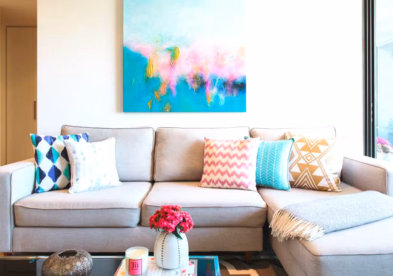 Một mùa xuân mới đang hiện hữu, ngôi nhà của bạn cũng cần được "thay áo mới" cho hợp với không khí mùa xuân. Thực tế, chỉ cần thực hiện vài xu hướng trang trí nội thất đơn giản sau là bạn đã nhanh chóng làm mới được không gian sống của mình và nó có thể khiến bạn phải ngạc nhiên.