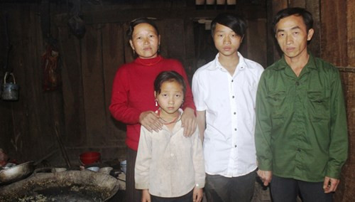 Được giải cứu từ Trung Quốc trở về, chị D. hạnh phúc bên chồng con dù gia đình nghèo, phải ăn mèn mén.