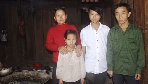 Được giải cứu từ Trung Quốc trở về, chị D. hạnh phúc bên chồng con dù gia đình nghèo, phải ăn mèn mén.