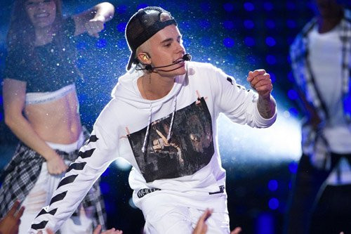 Khiep so chieu “moc tui” fan trong su kien am nhac-Hinh-2