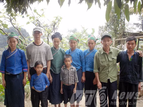 La lung ngoi nha co 9 nguoi cam diec tren dinh Tay Con Linh