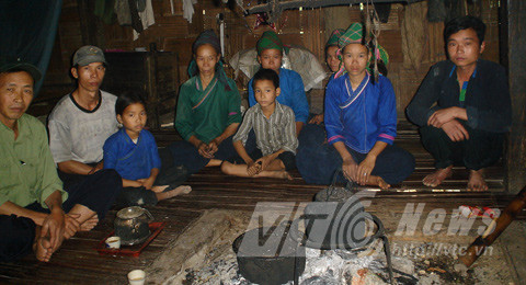 La lung ngoi nha co 9 nguoi cam diec tren dinh Tay Con Linh-Hinh-3