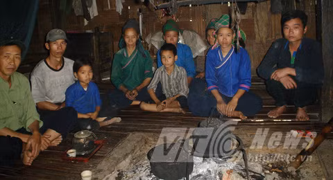 La lung ngoi nha co 9 nguoi cam diec tren dinh Tay Con Linh-Hinh-3