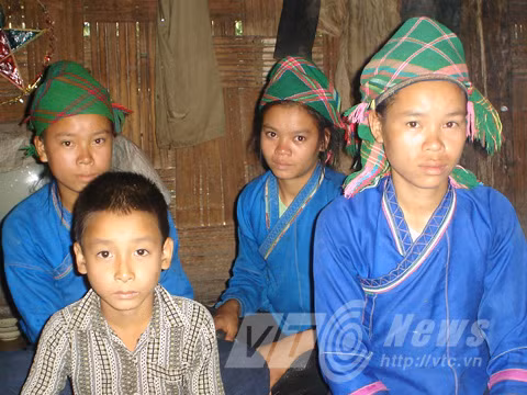 La lung ngoi nha co 9 nguoi cam diec tren dinh Tay Con Linh-Hinh-2