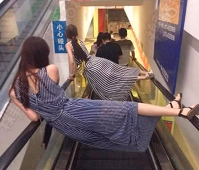 Những cô gái phong cách thì đi đứng cũng phải "khác người".