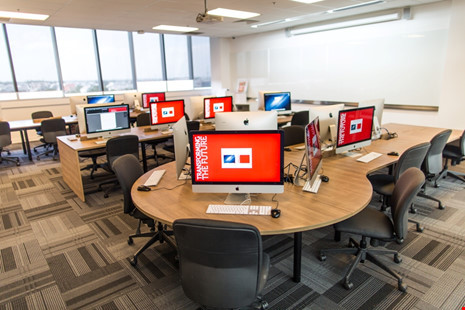 Các phòng học được thiết kế theo cách rất riêng, không theo mô phạm như những trường đại học khác.