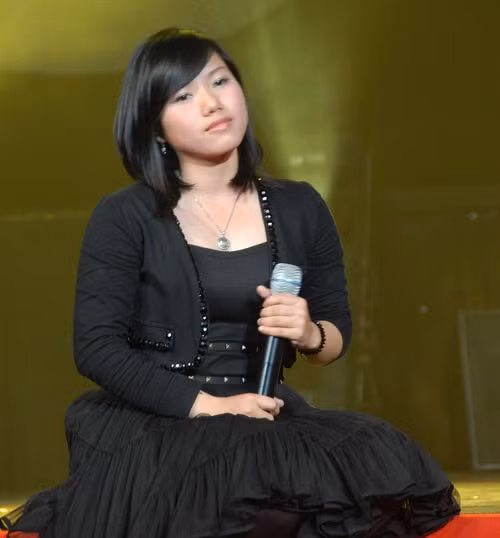 Hình ảnh về cô ca sĩ tròn trịa, dễ thương với chất giọng cao vút ngày ấy.