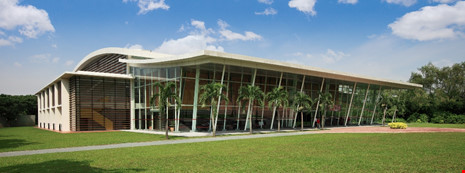 Khu phức hợp giải trí và sự kiện nằm tách biệt với khu học tập để sinh viên tập luyện, thư giãn sau những giờ học căng thẳng.