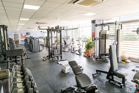 Trường rất chú trọng việc phát triển thể chất cho sinh viên. Sau giờ học, sinh viên có thể đến phòng tập gym để rèn luyện sức khỏe.