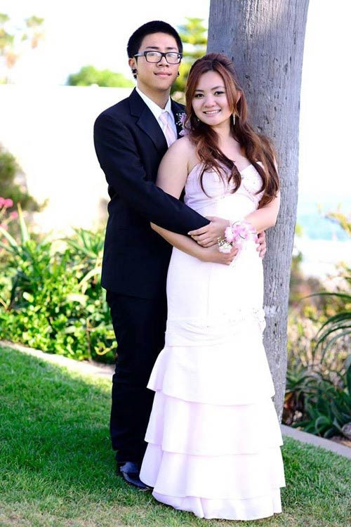 18 tuổi, Xuân Mai vào đại học. Cô cũng công khai hình ảnh bạn trai. Theo tiết lộ của nữ ca sĩ, đây là mối tình đầu của cô. Ít lâu sau đó, Xuân Mai và bạn trai tình tứ trong bộ đồ cô dâu - chú rể. Tuy nhiên, nữ ca sĩ hoàn toàn giữ im lặng về mối quan hệ của hai người.