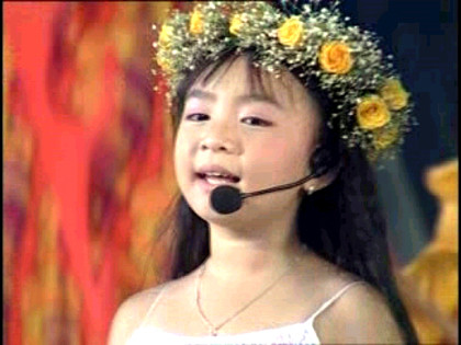 5 tuổi, Xuân Mai đã gây ra một tiếng vang lớn khi tổ chức liveshow riêng - điều mà nhiều ca sĩ chuyên nghiệp không dám mơ tới ở thời điểm đó. Thậm chí, có hẳn một công ty chuyên chăm lo việc ca hát cho giọng ca "Con cò bé bé", chuyện chạy show, ra mắt sản phẩm mới.