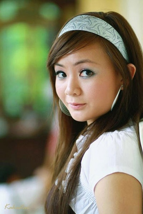 Trong gần 4 năm, Xuân Mai nuôi hy vọng trở lại showbiz Việt. Tuy nhiên, quy luật đào thải quá khắc nghiệt. Nữ ca sĩ nổi tiếng ngày nào không tìm được chỗ đứng trong lòng khán giả. Trong suốt thời gian đó, Xuân Mai chỉ có khoảng 2 ca khúc tạo được ít nhiều chú ý là "Cây sao giấy" và "Nỗi nhớ đóng băng" hát cùng nhóm KIO .