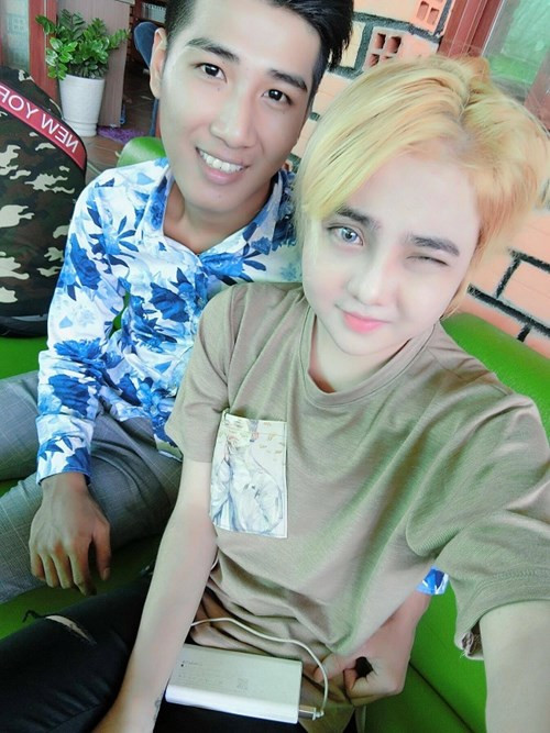 Từ trước tới nay, tình yêu đồng tính luôn là đề tài gây xôn xao dư luận, thậm chí nhiều người vẫn còn những suy nghĩ kỳ thị, xa lánh. Tuy nhiên, sau khi xem xong những hình ảnh của cặp đồng tính nam này, chắc chắn nhiều người sẽ phải thay đổi suy nghĩ của mình.