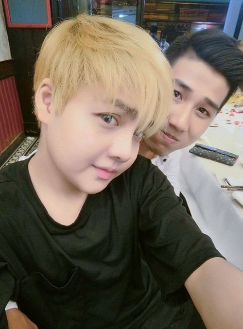 Nhân vật chính trong loạt bức hình là cặp "xứng đôi vừa lứa" khi cả hai khá điển trai, có công việc ổn định và đặc biệt là có lượng người hâm mộ đông đảo.