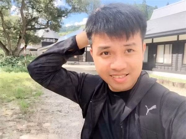 Quang Tú đang là giảng viên tại Đại học sân khấu Điện ảnh Hà Nội. Có thể thấy, ngoại hình hiện tại của anh thay đổi rất nhiều so với ngày bé. Anh đã lập gia đình và có một cô con gái xinh xắn, đáng yêu. Trên Facebook cá nhân, Quang Tú vẫn thường xuyên chia sẻ khoảnh khắc hạnh phúc gia đình mới bạn bè.