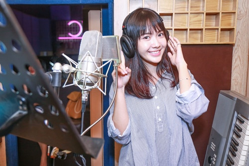 Hiện tại, hot girl Bolero Jang Mi chủ yếu dành thời gian trong ngày để học đàn, thanh nhạc và vũ đạo. Cô nhận được rất nhiều yêu cầu cover các ca khúc Bolero từ fan và đang dành thời gian thực hiện dần các video clip.