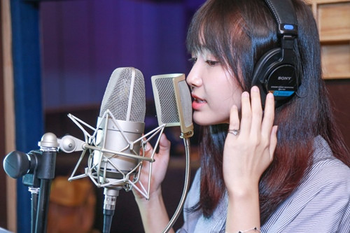 Do từ nhỏ đã nghe nhiều nhạc bolero nên các ca khúc này đã "thấm vào máu" của Jang Mi. Cô tự đệm guitar để tập vài lần sau đó chuẩn bị vào phòng thu. Mỗi bản thu âm thường kéo dài chỉ vài 1-2 tiếng đồng hồ bởi nhạc Bolero cần nhiều cảm xúc, không sử dụng nhiều công nghệ để xử lý.