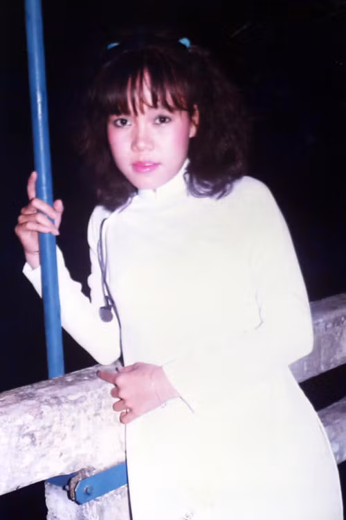 Sau khi tốt nghiệp năm 1997, cô được mời vào nhiều vai diễn kịch dài.