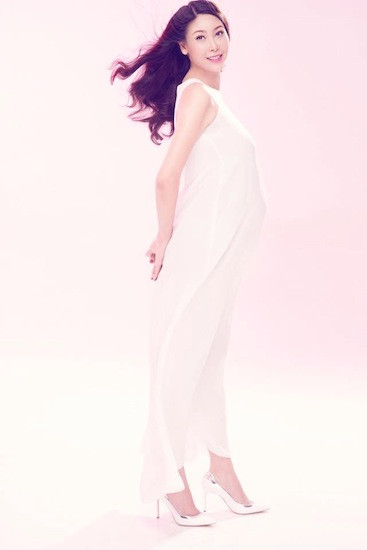 Vừa công bố tin vui khi đang mang thai ở tháng thứ 5 hồi tháng 7/2015, cô đang ở trong giai đoạn cuối của thai kỳ.