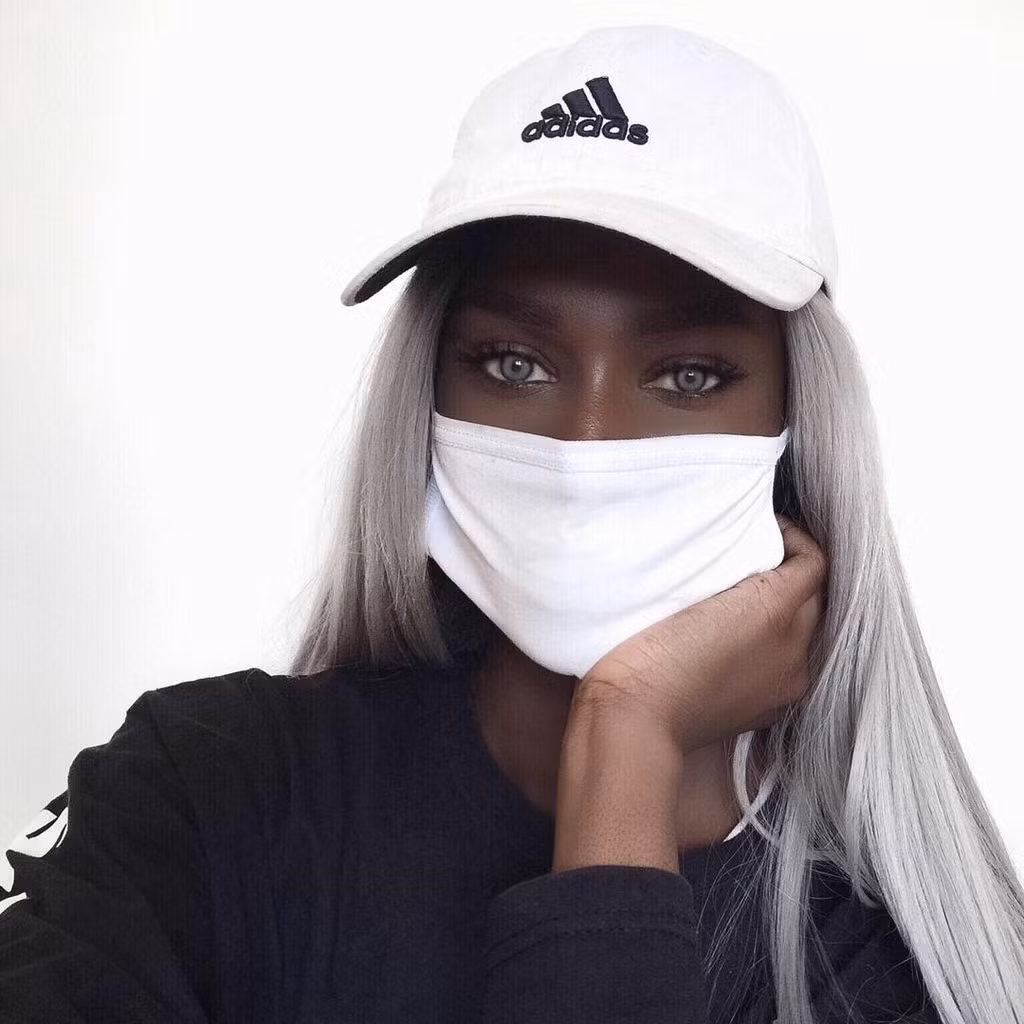 Trước những lời lẽ không hay, Melvin tỏ ra không để tâm và chỉ ngầm khẳng định rằng ngoại hình đặc biệt góp phần tạo nên một con người đặc biệt.