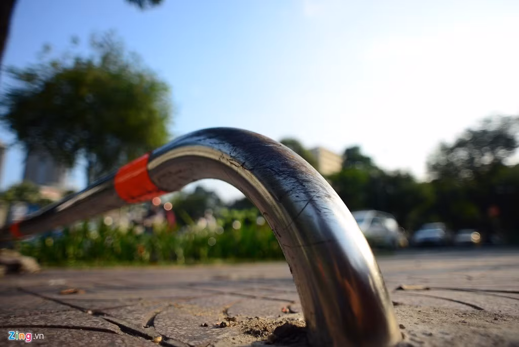 Nhiều thanh barie bị trầy xước, khi bị phương tiện va quệt vào.