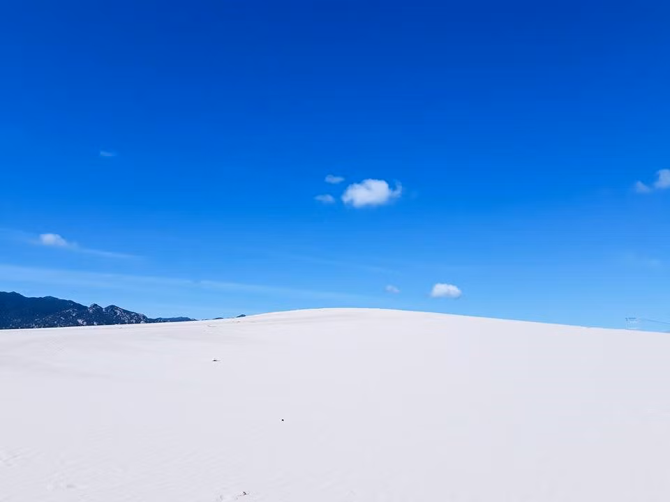 Men theo đường đó tới bùng binh có biển Ông Bà Già, bạn rẽ phải, đi thẳng tới cầu An Đông, xuống cầu đi thẳng là tới. Lưu ý: không nên đi theo Google Map, vì sẽ lạc vào khu dân cư, rất khó đi.