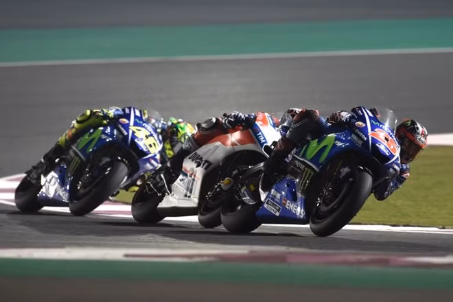 Co Viet Nam xuat hien tren xe dua Yamaha MotoGP-Hinh-2