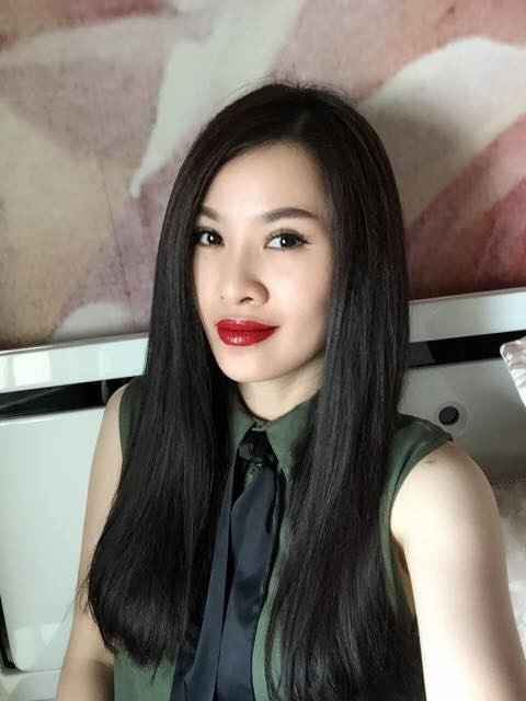 Chuyện tình cảm của Quế Vân và Trường Giang chỉ bắt nguồn từ đoạn clip ghi lại cảnh cô và danh hài xứ Quảng tay trong tay tình tứ vào ngày 12/2 vừa qua kèm những hình ảnh chụp lại từ những đoạn tin nhắn qua lại khiến người hâm mộ tò mò.