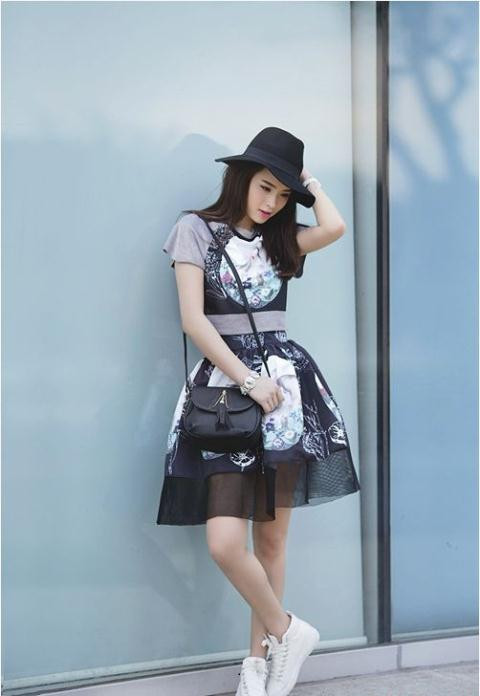 5. Váy xoè ngắn Nếu bạn không thích quần thì có thể chọn một chiếc váy xoè ngắn dịu dàng.