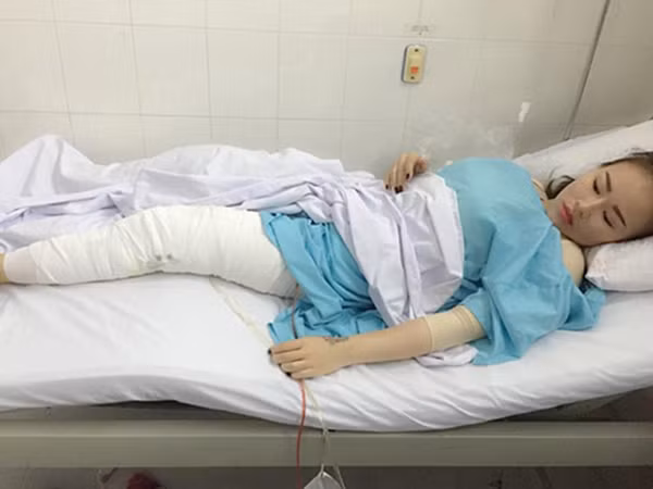 Cô gái chia sẻ, phẫu thuật thẩm mỹ là quá trình đau đớn, đau gấp 10 lần mổ đẻ.