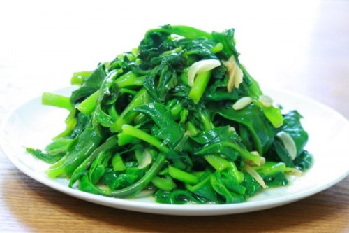  Rau mồng tơi được xem là thực phẩm dồi dào vitamin và khoáng chất. Nổi bật nhất là hàm lượng sắt, canxi, vitamin A, C và các vitamin nhóm B. Đây đều là những yếu tố vi lượng cần thiết cho cơ thể giúp nâng cao sức đề kháng cũng như có giá trị trong một số vấn đề về sức khỏe. Tuy nhiên không phải ai cũng nên ăn rau mùng tơi. Sau đây là những bệnh không nên ăn mùng tơi: