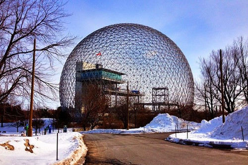 8. Viện bảo tàng môi trường sinh quyển – Montreal: Đây là một bảo tàng được xây dựng riêng cho môi trường. Công trình này từng là nơi xuất hiện trong những cảnh phim “Lời chào từ Trái Đất”, “Kỷ băng hà”,…