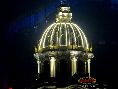 Kiến trúc cổ điển của tòa nhà.