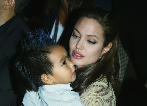 Đôi môi gợi cảm và nụ cười tỏa nắng của Angelina Jolie có thể quyến rũ tất cả mọi người, bất kể là nam hay nữ.