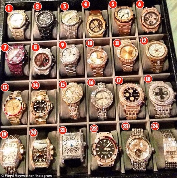 Trước đó, Floyd Mayweather cũng từng khoe bộ sưu tập đồng hồ trị giá nhiều triệu đô la Mỹ.