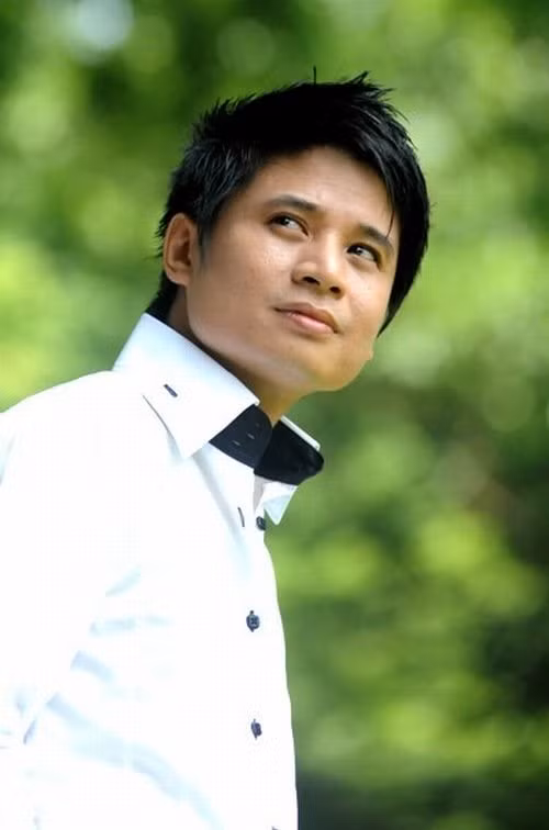 Tấn Minh là một giọng ca được nhiều người yêu mến ở làng nhạc phía Bắc với những tình khúc như Phượng hồng, Mối tình đầu, Thất tình và Bức thư tình đầu tiên. Trải qua nhiều truân chuyên của con đường âm nhạc và cuộc sống, Tấn Minh hiện tại có thể coi là một người thành đạt và viên mãn khi có lượng khán giả nhất định. Bên cạnh đó, ở độ tuổi 43, Tấn Minh còn đạt được thành công trong lĩnh vực quản lí khi đảm nhiệm vị trí Giám đốc Nhà hát Ca múa nhạc Thăng Long.