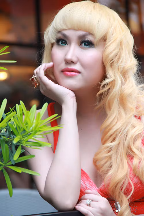 Phi Thanh Vân còn không giấu cả giá mỗi lần thẩm mỹ.