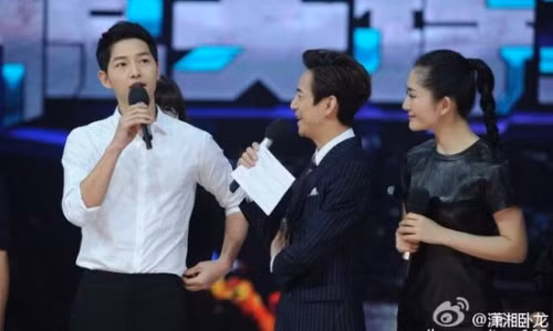 Song Joong Ki ghi hình chương trình Happy Camp.