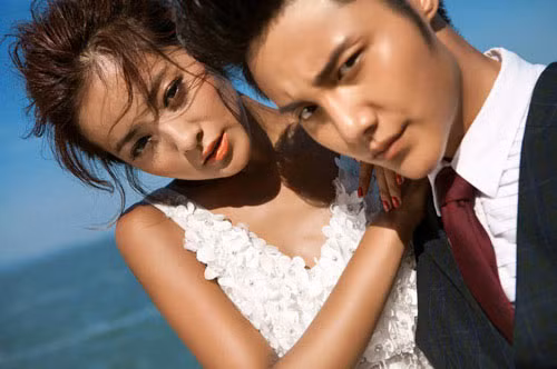 7. Họ thừa nhận họ thiếu sót. Người chồng hoàn hảo là người thừa nhận mình có thiếu sót. Nghe có vẻ mâu thuẫn nhưng đúng là như thế. Bởi chỉ khi nhận ra mình thiếu sót, anh ta mới trở nên hoàn hảo hơn.