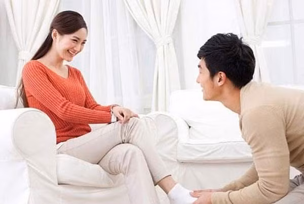 Người chồng hoàn hảo không phải là người đáp ứng, mà chính là người luôn làm cho người phụ nữ của mình hạnh phúc. Nhiều người sẽ lăn tăn, phụ nữ phức tạp như thế, biết đâu mà chiều cho nàng hạnh phúc? Câu trả lời sẽ tùy từng "cá thể" phụ nữ, tuy nhiên cũng có những công thức chung.