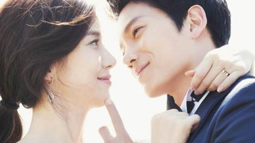 6. Họ không mắc lầy trong "vũng lầy của chúng ta". Hôn nhân sẽ có những vũng lầy như ghen tuông, hiểu lầm, va chạm tính cách, từ bỏ thói quen, nếp ứng xử khác biệt… Người chồng hoàn hảo không để mình mắc kẹt trong những vũng lầy kiểu đó, họ đối diện nó, bước qua nó, trực tiếp hoặc đi vòng. Quan trọng là họ không để tâm trí mình và không khí gia đình chìm ngập trong những thứ có sức hủy hoại như thế.