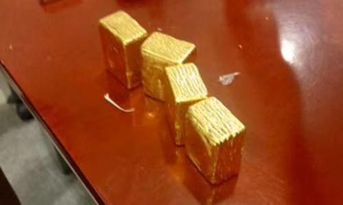 Ben trong duong day buon lau vang cua tiep vien hang khong VN