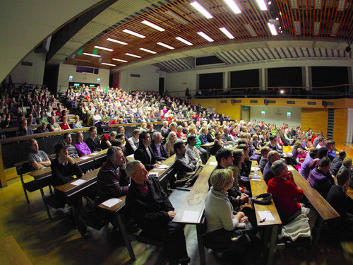 Một buổi họp của các giảng viên trong trường Cambridge.