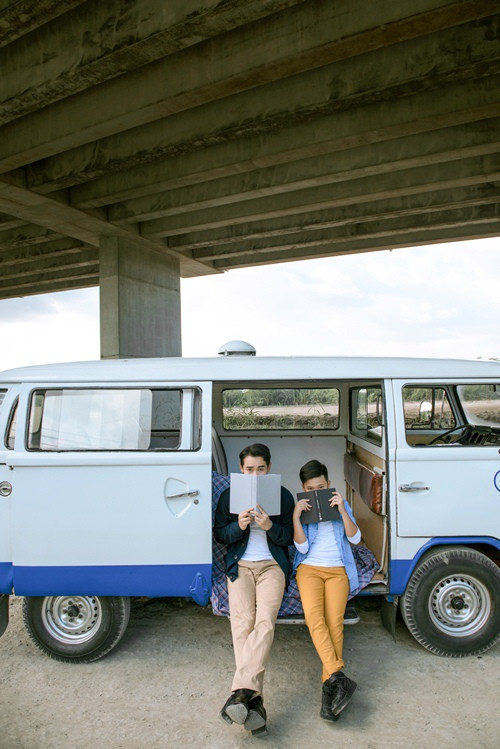 Cậu bé sở hữu nhiều biểu cảm đáng yêu. Dù không phải là người mẫu nhí chuyên nghiệp nhưng Trọng Khang thể hiện khá tự nhiên trong các hình ảnh chung với Hứa Vĩ Văn.