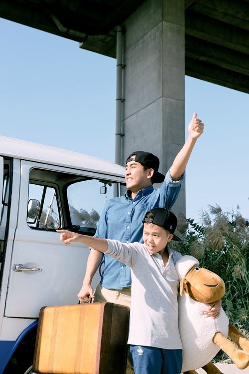 Trong phim Chạy đi rồi tính, Trọng Khang vào vai bé Subin, 12 tuổi, là con trai của Đông Hùng (Hứa Vĩ Văn) và Elizabeth Phương Trinh (Diễm My 9X). Được đóng phim cùng với các ngôi sao lớn, Trọng Khang chia sẻ: “Ban đầu con rất sợ sẽ làm không tốt vì lần đầu đóng chung với cô Việt Hương, má Diễm My, ba Hứa Vĩ Văn. Nhưng sau khi ra trường quay, con được chỉ dạy nhiều và ai cũng yêu thương con hết nên con coi mọi người như một gia đình thật sự. Đến giờ con vẫn được thường xuyên gặp ba Văn, má My nên con càng yêu quý họ hơn!”