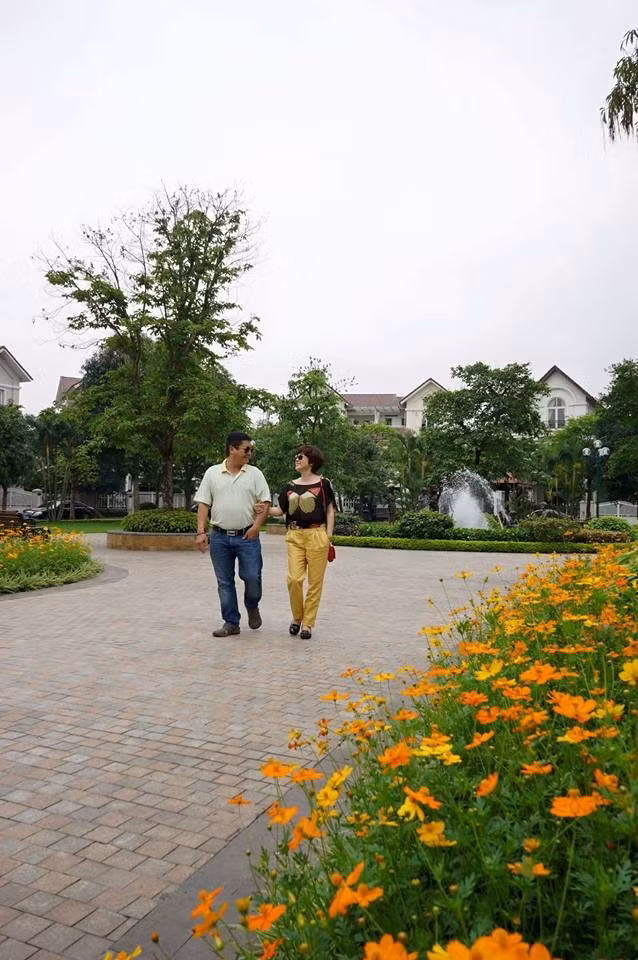 Nụ cười trên môi rạng rỡ là minh chứng hoàn hảo nhất cho tình yêu niềm hạnh phúc của cả hai mỗi khi bên nhau.